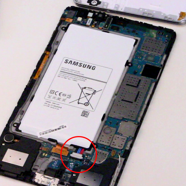 Samsung SM-T320 Galaxy Tab PRO 8.4 remove battery 2.jpg